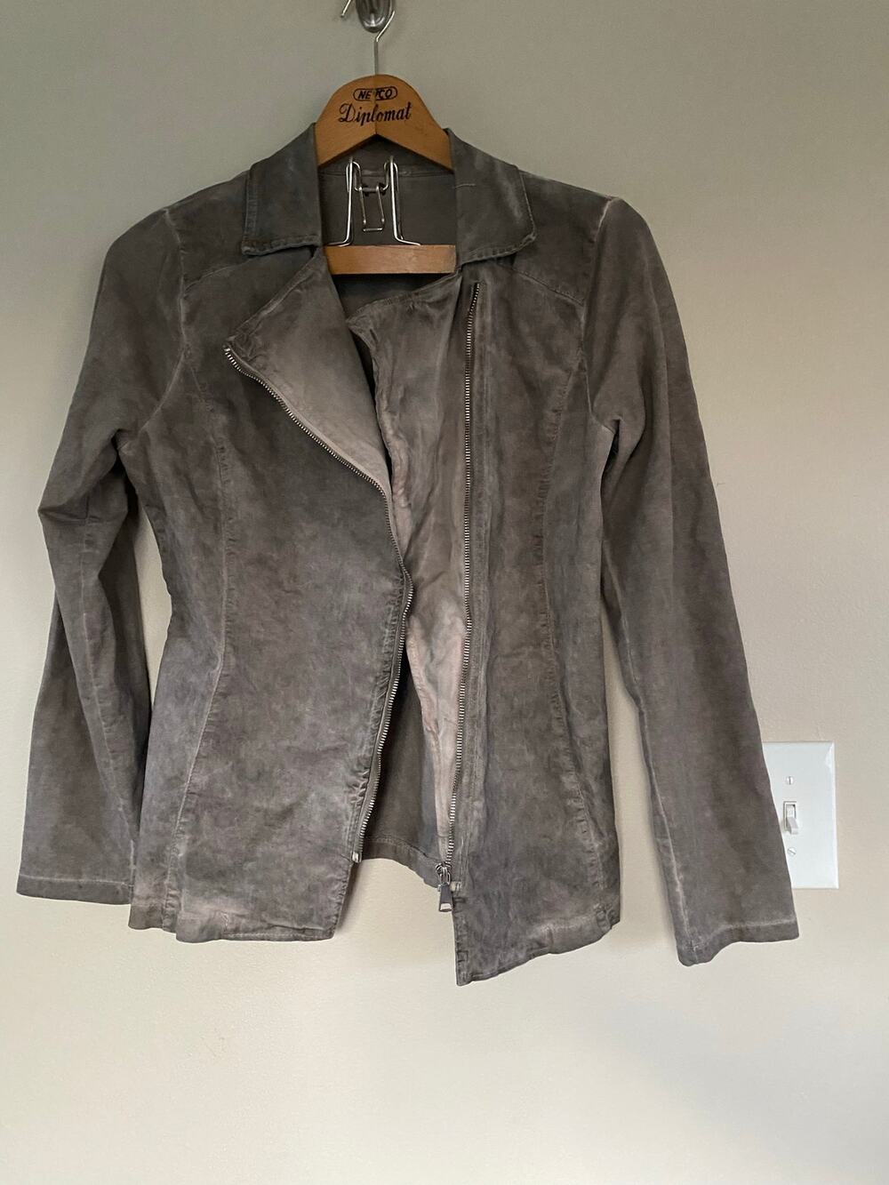 Suzy D gray distressed cotton asymmetrical zip jacket medium Italy